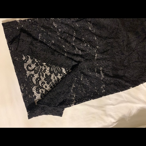 Lace fitted skirt - Picture 3 of 3